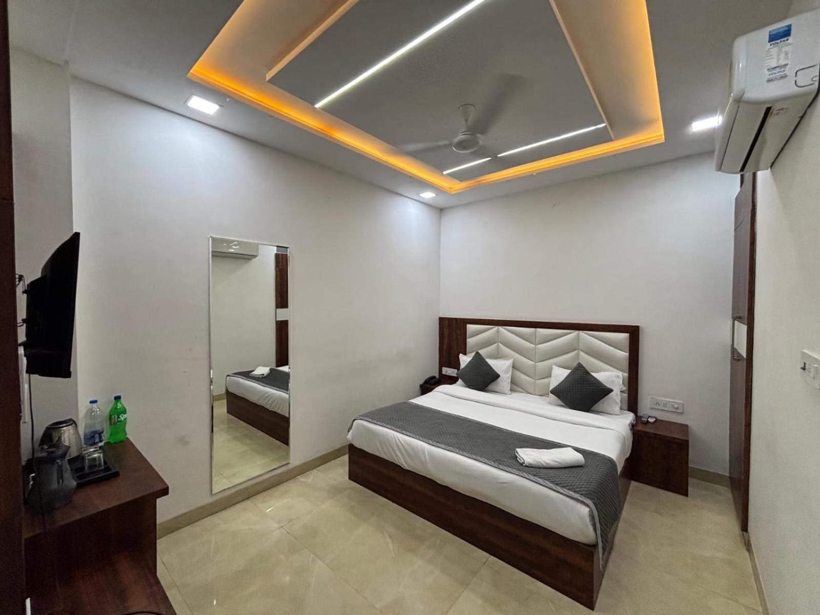 Hotel Ganga Palace - Agra 아그라 외부 사진