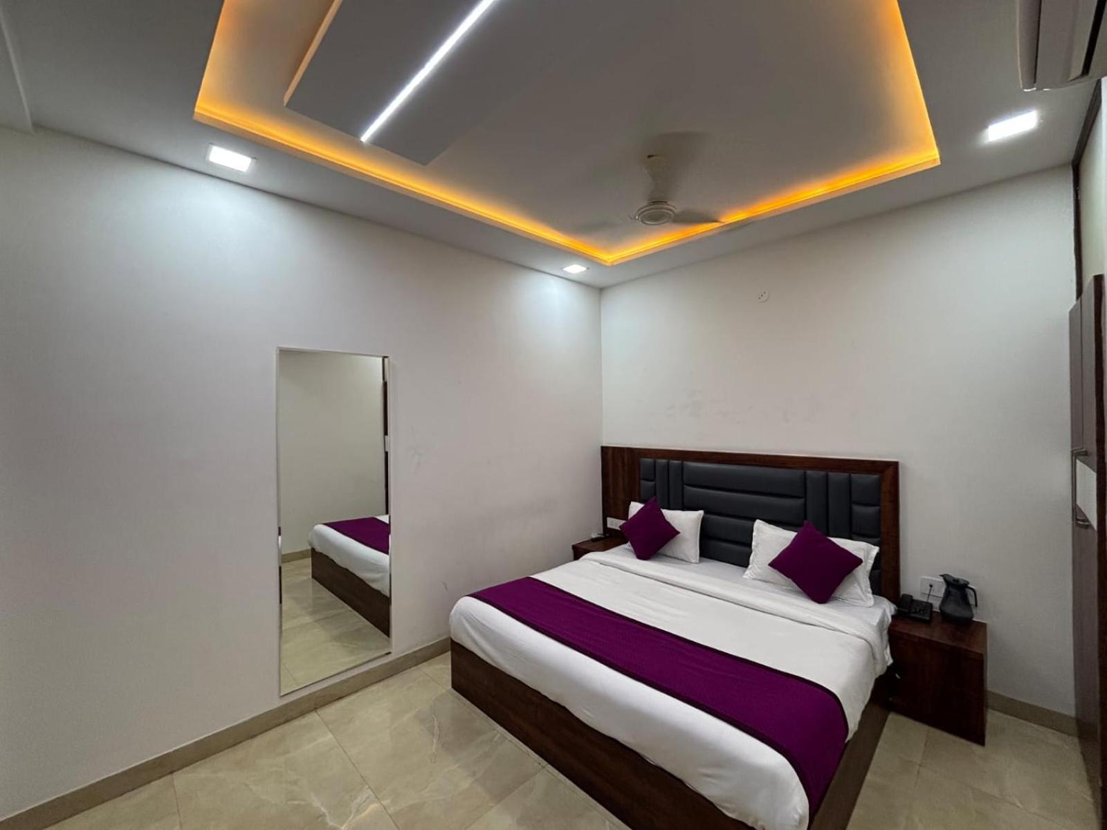 Hotel Ganga Palace - Agra 아그라 외부 사진