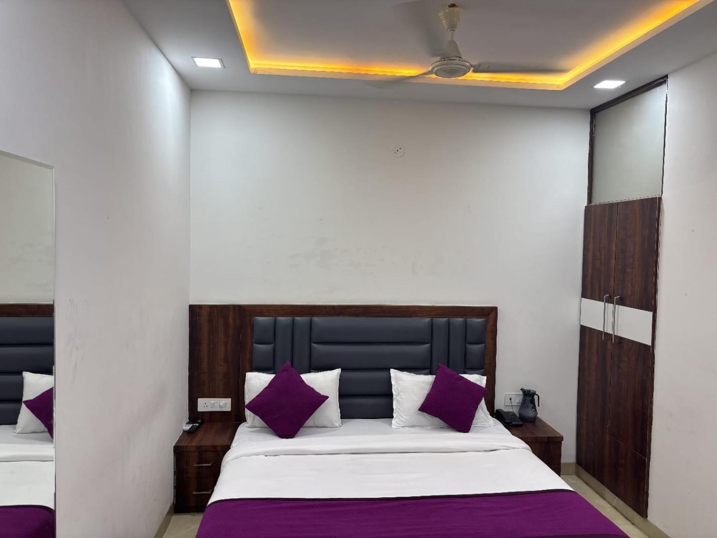 Hotel Ganga Palace - Agra 아그라 외부 사진