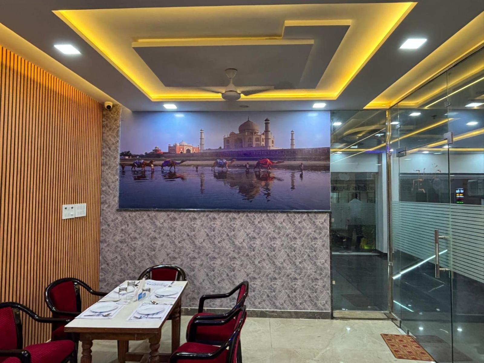 Hotel Ganga Palace - Agra 아그라 외부 사진