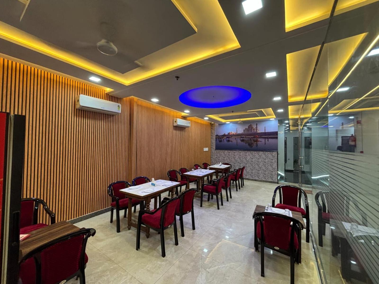 Hotel Ganga Palace - Agra 아그라 외부 사진