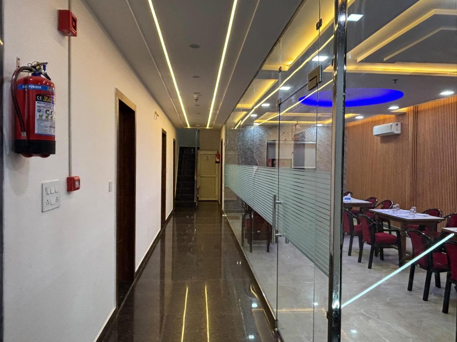 Hotel Ganga Palace - Agra 아그라 외부 사진