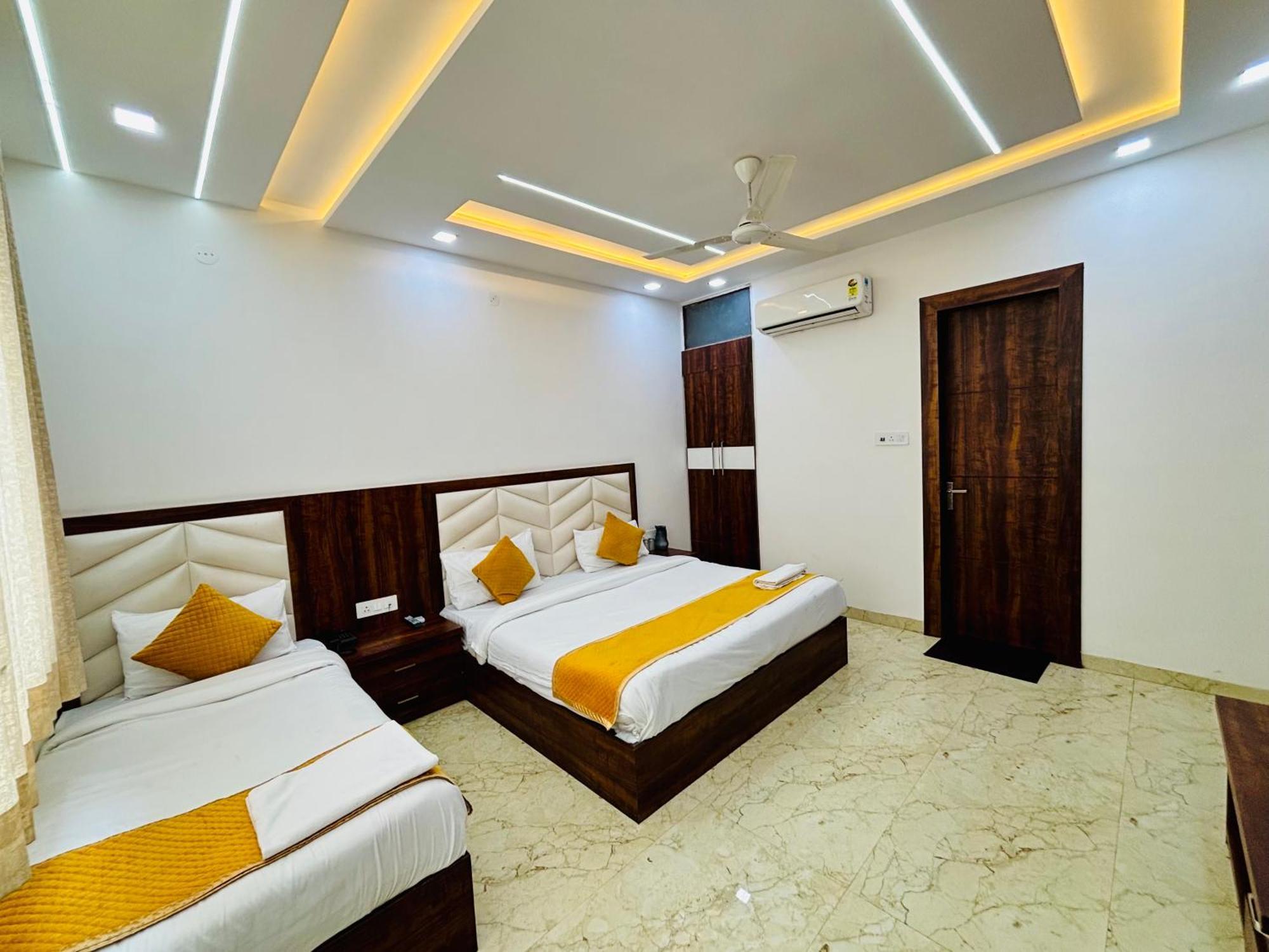 Hotel Ganga Palace - Agra 아그라 외부 사진